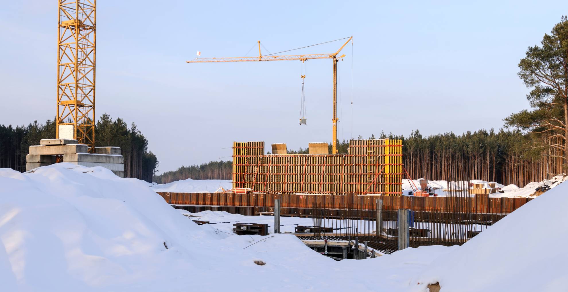 Jak zabezpieczyć budowę na zimę Jak dobrze zabezpieczyć plac budowy na zimę