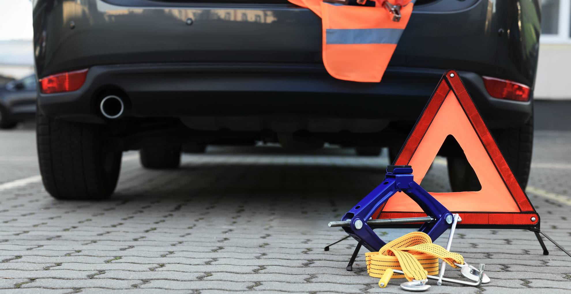 Zestaw ratunkowy do auta co ma zawierać